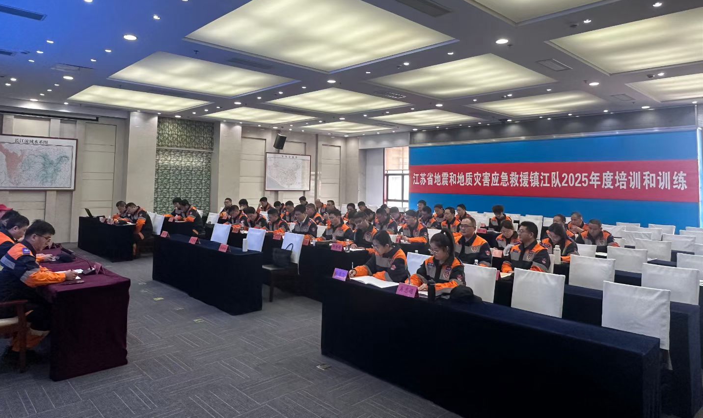淬炼应急铁军 筑牢安全防线——江苏省地震和地质灾害应急救援镇江队2025年度 培训和训练圆满收官