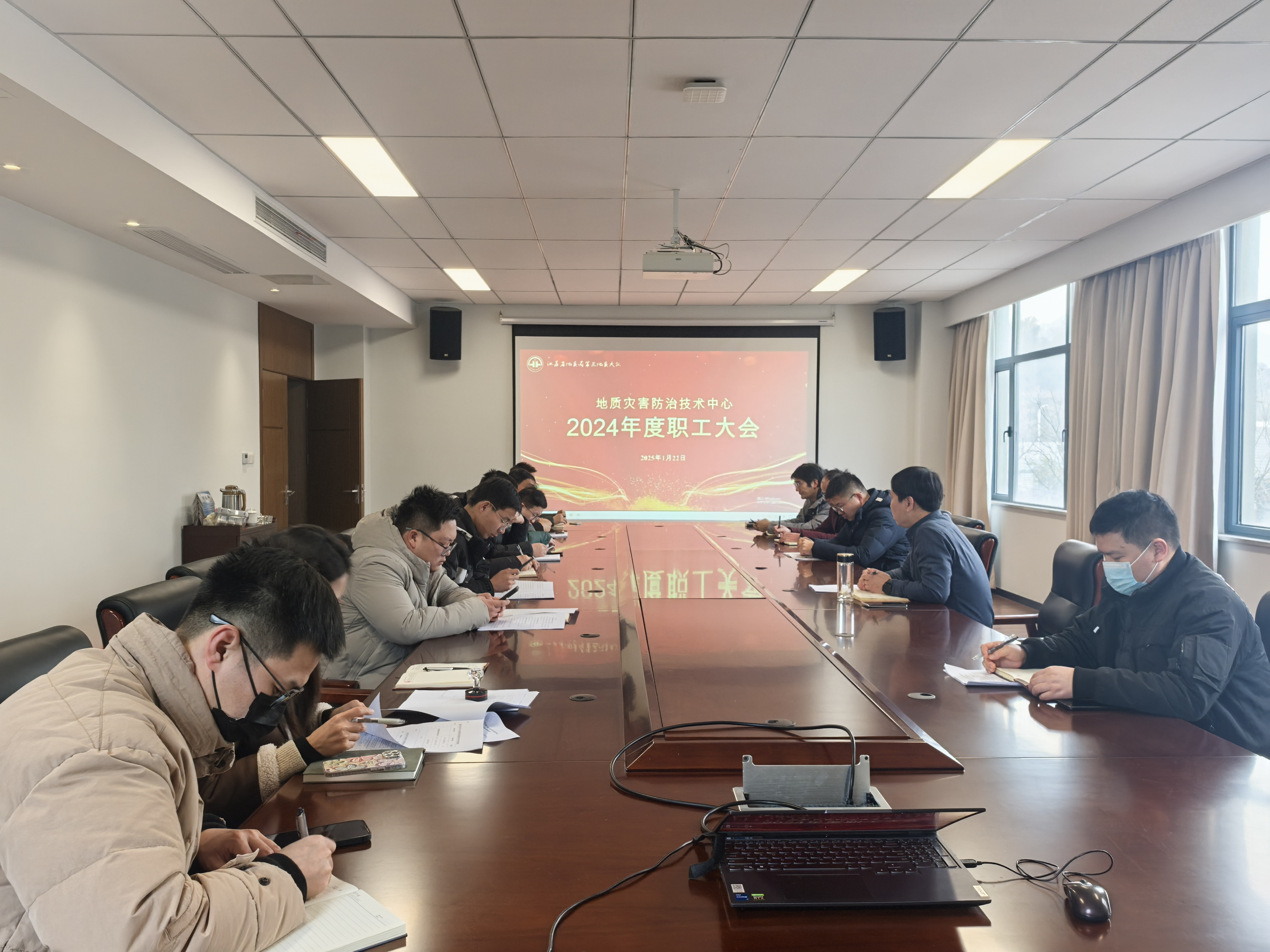 职工大会.jpg