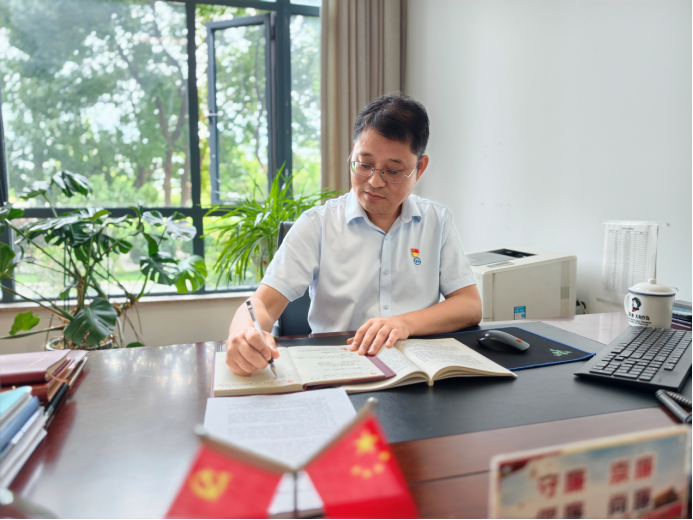 张友波 (1).png